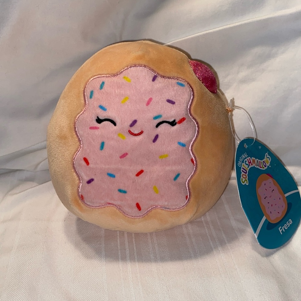 Squishmallows Fresa the pink pop tart
